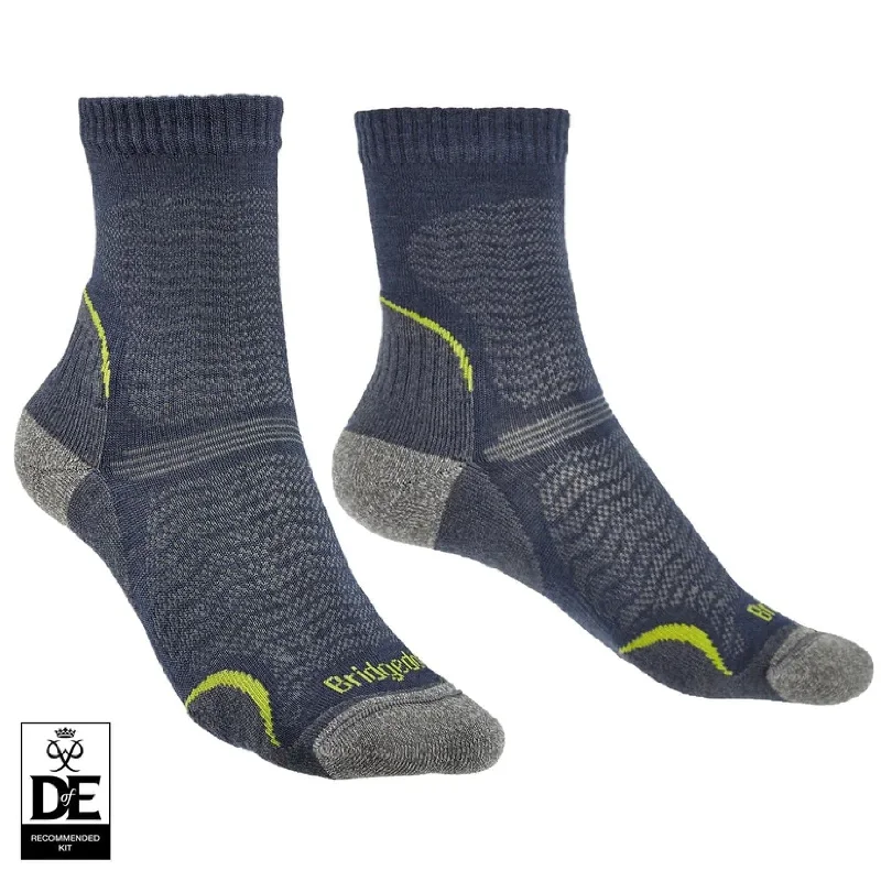 Minimalist cozy socks-Bridgedale Womens Hike Ultra Light T2 Crew Socks